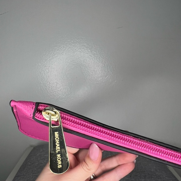 Sold Michl Kors Brooke Medium ShoulderTote - Picture 15 of 16